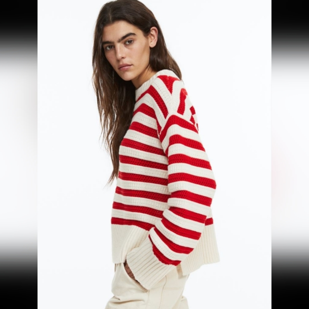 🆕️NWT H&M Hole-knit Sweater in 'Red/striped', Size Medium - Picture 4 of 16